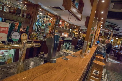 Mick O\'Sheas - Newcastle Accommodation 11