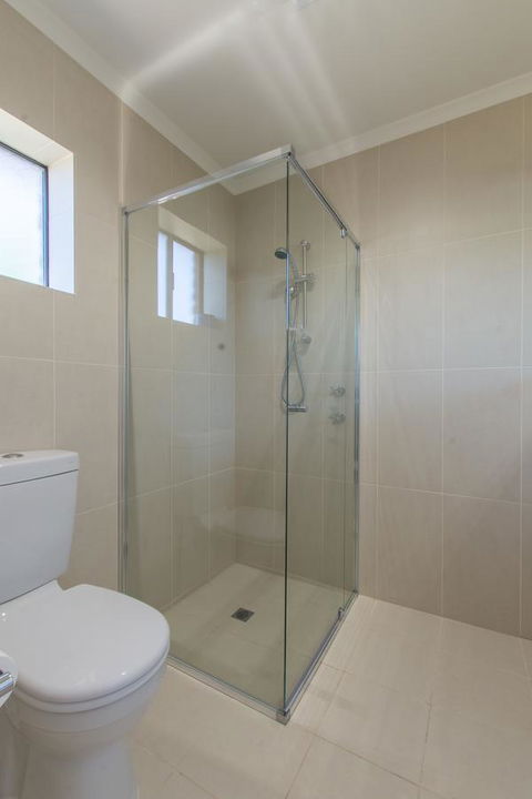 Mick O\'Sheas - Newcastle Accommodation 23