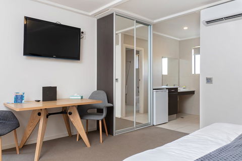 Mick O\'Sheas - Newcastle Accommodation 1