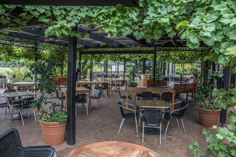 Mick O\'Sheas - Newcastle Accommodation 38