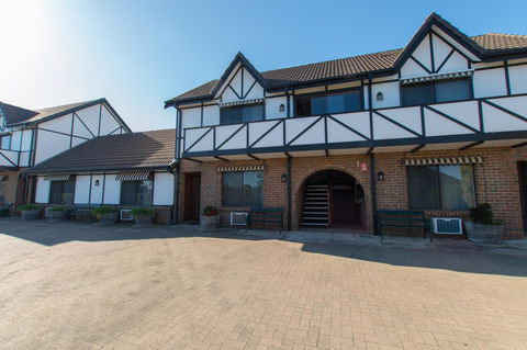 Mick O\'Sheas - Newcastle Accommodation 36