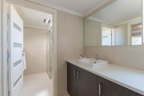 Mick O\'Sheas - Newcastle Accommodation 28