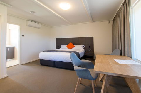Mick O\'Sheas - Newcastle Accommodation 29
