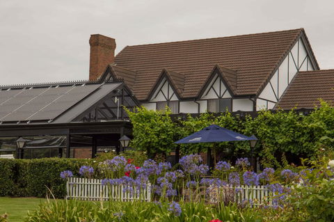 Mick O\'Sheas - Newcastle Accommodation 37