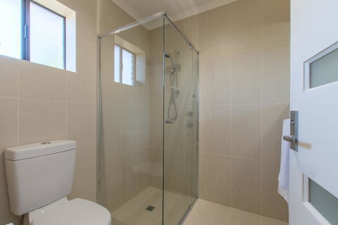 Mick O\'Sheas - Newcastle Accommodation 24