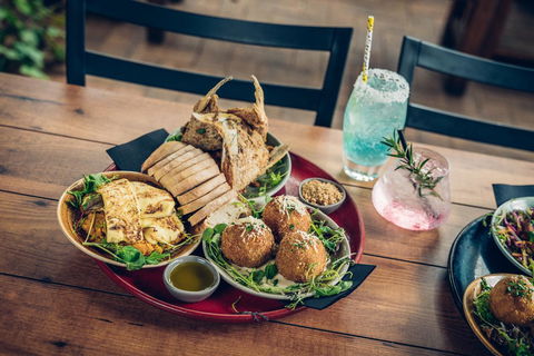 Mick O\'Sheas - Newcastle Accommodation 10