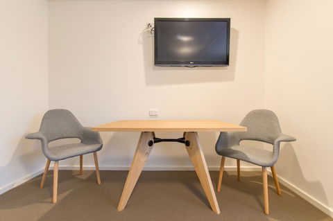 Mick O\'Sheas - Newcastle Accommodation 8