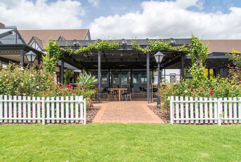 Mick O\'Sheas - Newcastle Accommodation 39