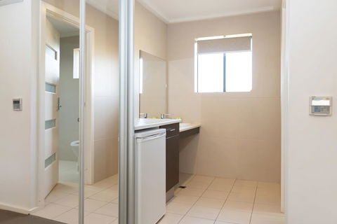 Mick O\'Sheas - Newcastle Accommodation 3