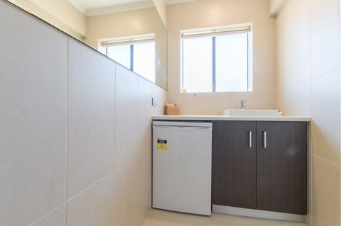 Mick O\'Sheas - Newcastle Accommodation 27