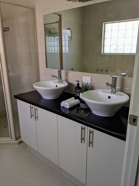 Ochre Point Beach House On Moana Seafront - Newcastle Accommodation 10