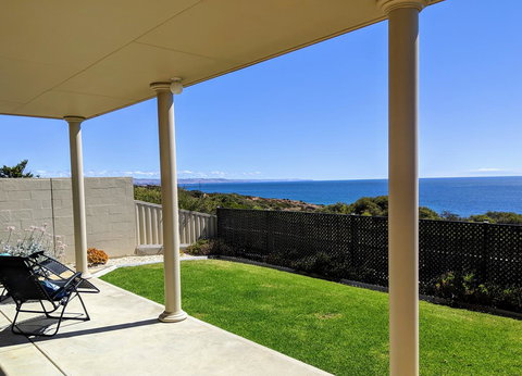 Ochre Point Beach House On Moana Seafront - Newcastle Accommodation 17
