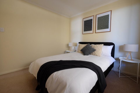 Ochre Point Beach House On Moana Seafront - Newcastle Accommodation 14