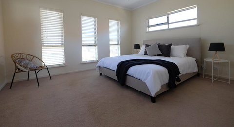 Ochre Point Beach House On Moana Seafront - Newcastle Accommodation 8