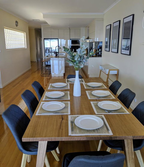 Ochre Point Beach House On Moana Seafront - Newcastle Accommodation 3