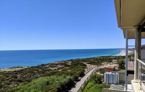 Ochre Point Beach House On Moana Seafront - Newcastle Accommodation 7