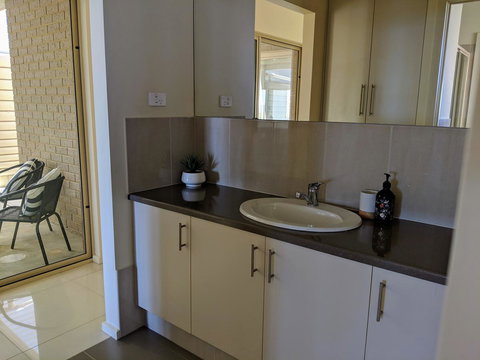 Ochre Point Beach House On Moana Seafront - Newcastle Accommodation 13