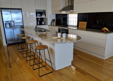 Ochre Point Beach House On Moana Seafront - Newcastle Accommodation 2