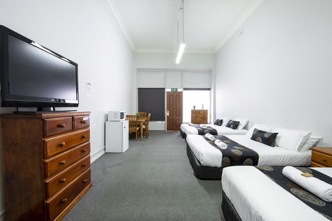 City Centre Motel Hotel - New Castle Tourism 7