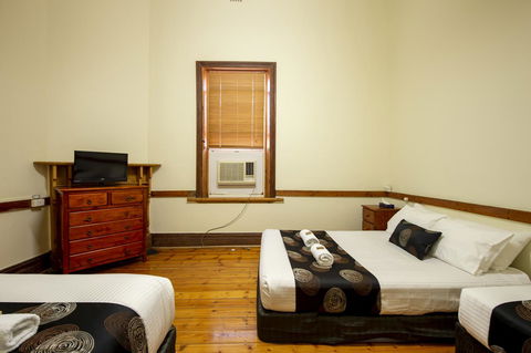 City Centre Motel Hotel - New Castle Tourism 1