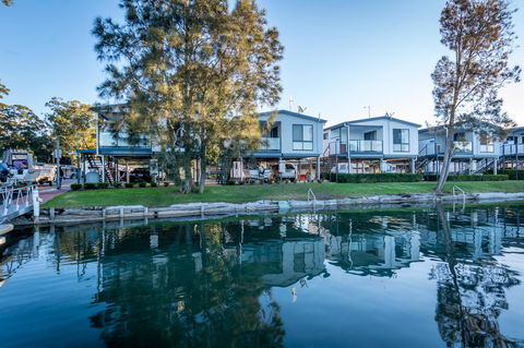 Jervis Bay Holiday Park - New Castle Tourism 0