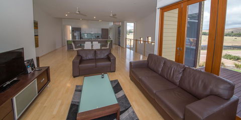 South Shores Yellowfin Villa 96 - South Shores Normanville - Newcastle Accommodation 1