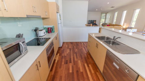 South Shores Villa 31 - South Shores Normanville - Newcastle Accommodation 4