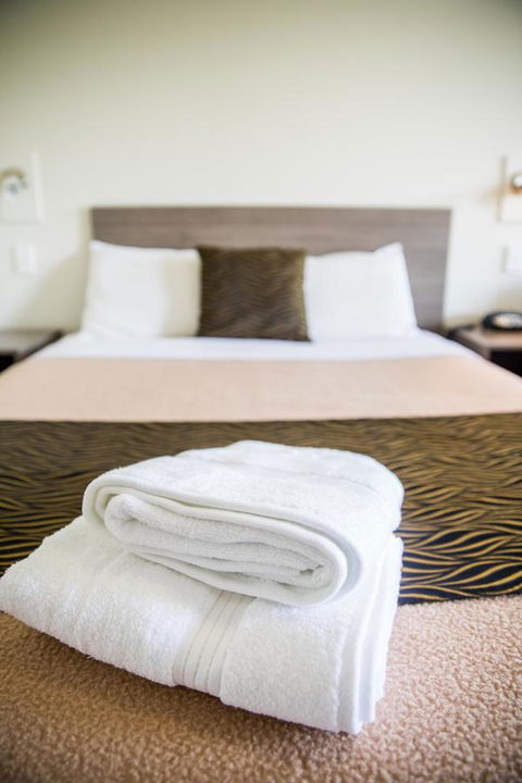 Lilac City Motor Inn & Steakhouse - New Castle Tourism 4