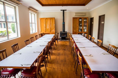 Lilac City Motor Inn & Steakhouse - New Castle Tourism 8