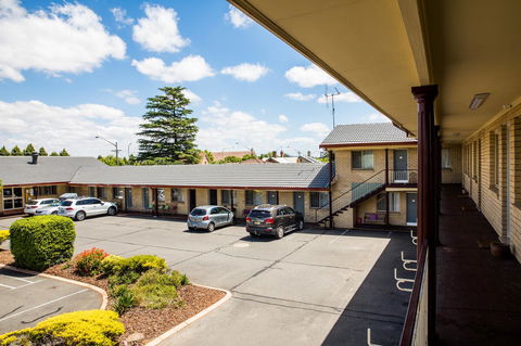 Lilac City Motor Inn & Steakhouse - New Castle Tourism 23
