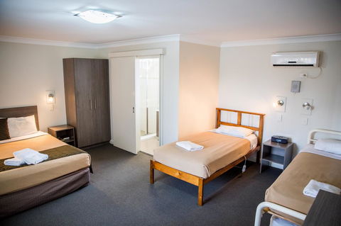 Lilac City Motor Inn & Steakhouse - New Castle Tourism 21