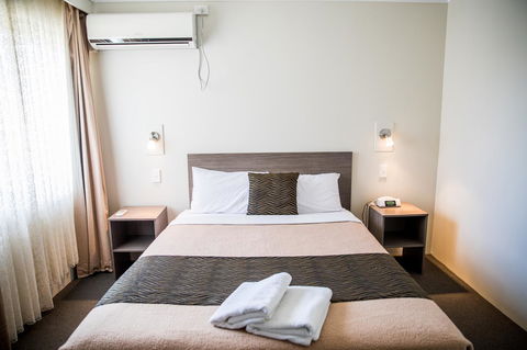 Lilac City Motor Inn & Steakhouse - New Castle Tourism 10