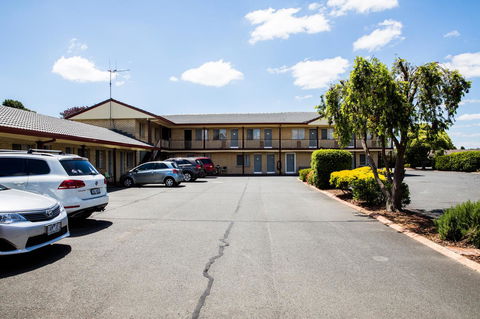 Lilac City Motor Inn & Steakhouse - New Castle Tourism 26