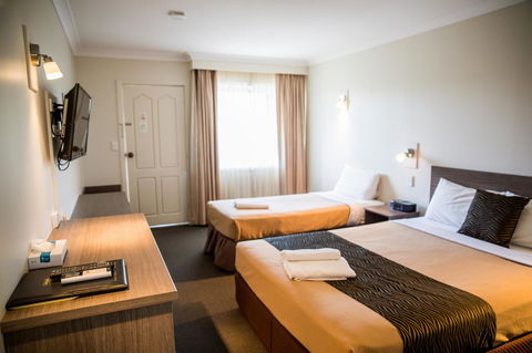 Lilac City Motor Inn & Steakhouse - New Castle Tourism 30