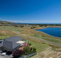 Golfers Paradise 18th Tee - 52 Huntingdale Drive - Newcastle Accommodation