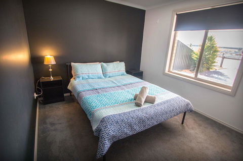 Waterfront On Jefferson, At Wellington Marina, SA - Newcastle Accommodation 13
