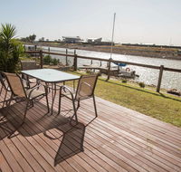 Waterfront on Jefferson at Wellington Marina SA - Newcastle Accommodation