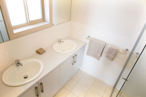 Waterfront On Jefferson, At Wellington Marina, SA - Newcastle Accommodation 11