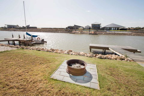 Waterfront On Jefferson, At Wellington Marina, SA - Newcastle Accommodation 2