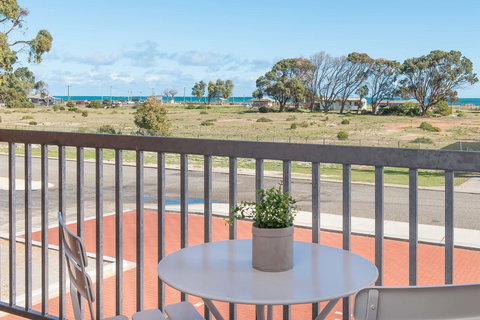 Jurien Bay Motel Apartments - Newcastle Accommodation 22