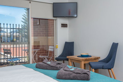 Jurien Bay Motel Apartments - Newcastle Accommodation 8