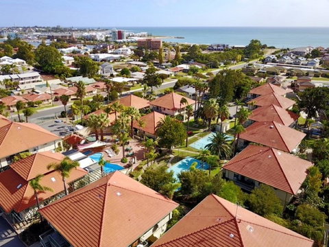 Mandurah Family Resort - New Castle Tourism 0