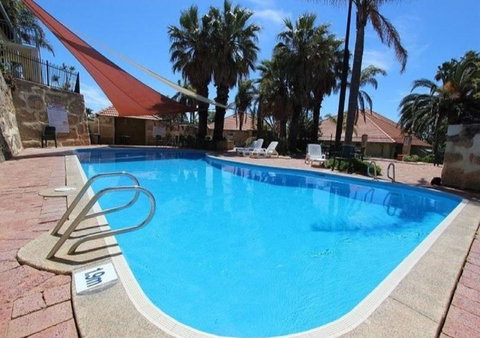 Mandurah Family Resort - New Castle Tourism 25