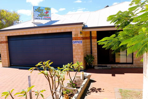 Lazy Lobster Holiday Units & Chalets - Newcastle Accommodation 17