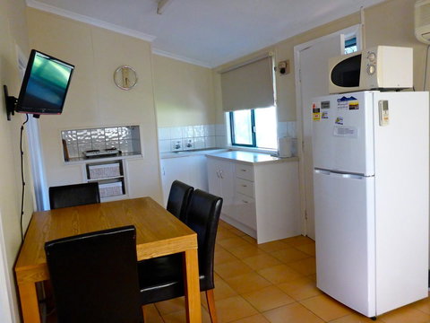 Lazy Lobster Holiday Units & Chalets - Newcastle Accommodation 24