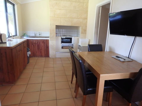 Lazy Lobster Holiday Units & Chalets - Newcastle Accommodation 4