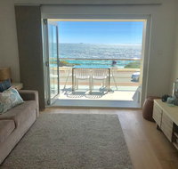 Cottesloe Beachfront Ocean View Apartment - Newcastle Accommodation