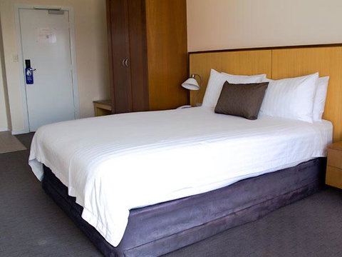 Ocean Beach Hotel - Newcastle Accommodation 2