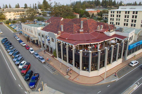 Ocean Beach Hotel - Newcastle Accommodation 3