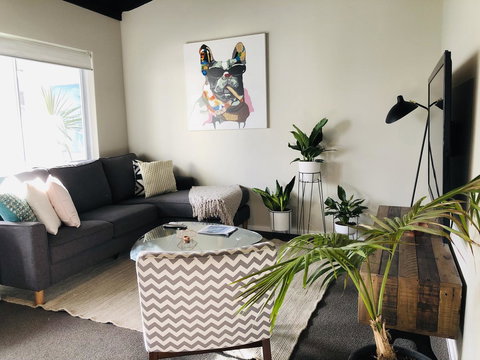 West Beach Lagoon 220 Stylish And Cozy - Newcastle Accommodation 4